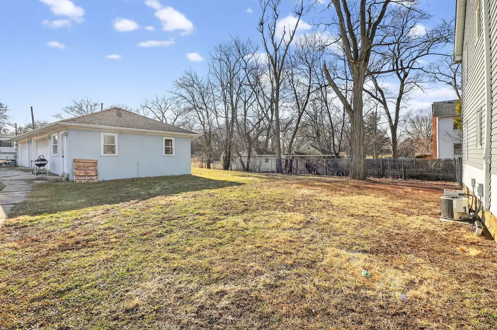 325 Oldfield Road Downers Grove IL 60516