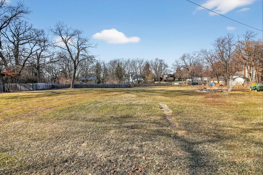 325 Oldfield Road Downers Grove IL 60516