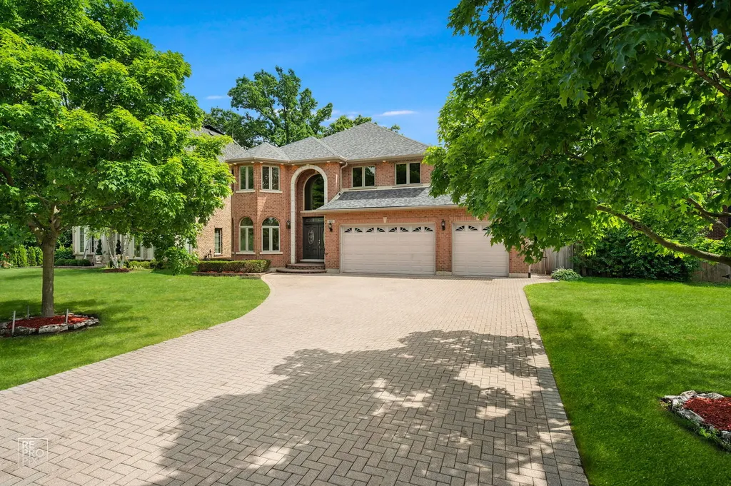 1017 East Red Oak Street Addison IL 60101