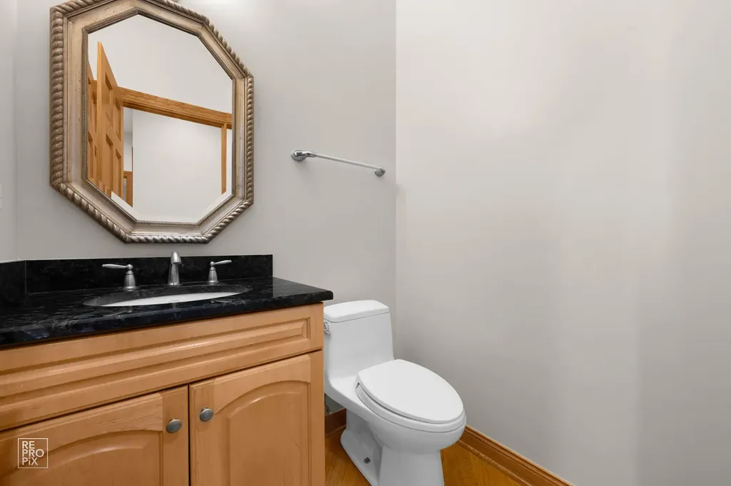 1017 East Red Oak Street Addison IL 60101