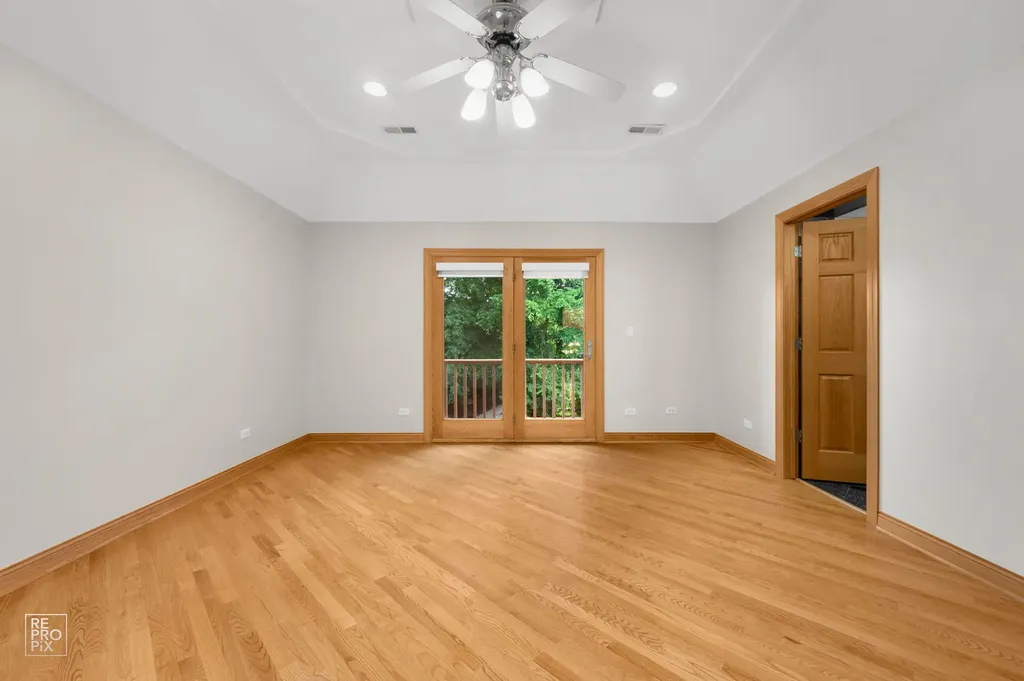 1017 East Red Oak Street Addison IL 60101