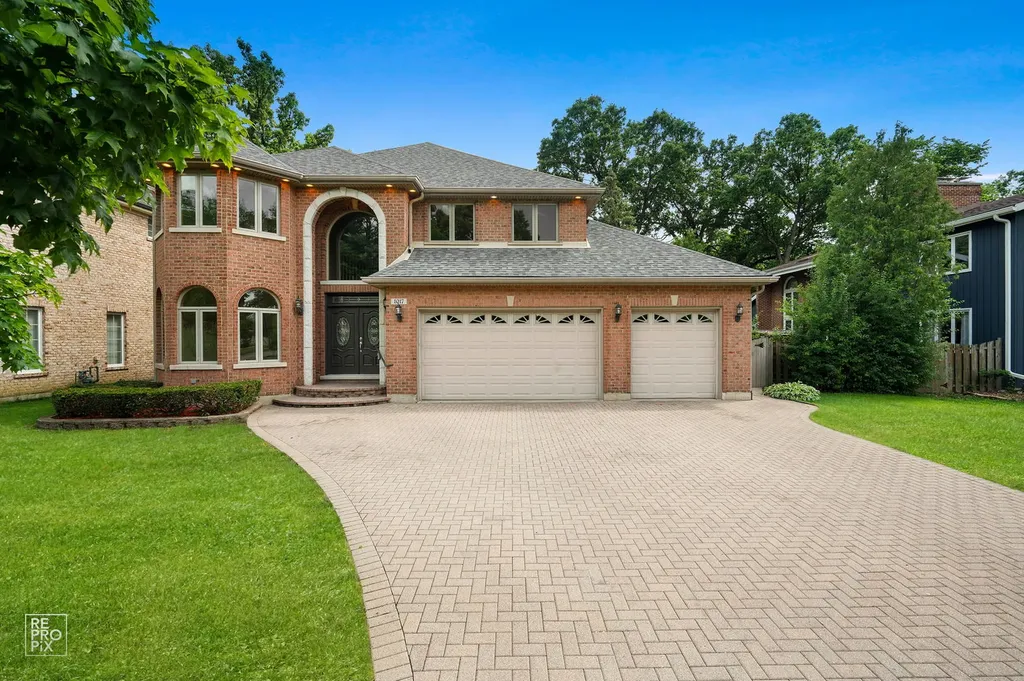 1017 East Red Oak Street Addison IL 60101