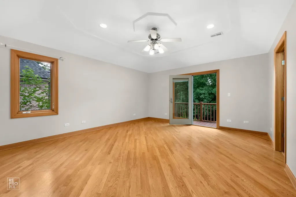 1017 East Red Oak Street Addison IL 60101