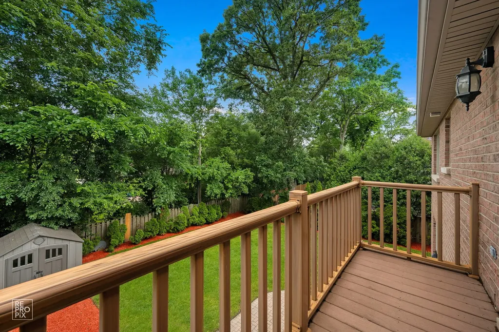 1017 East Red Oak Street Addison IL 60101