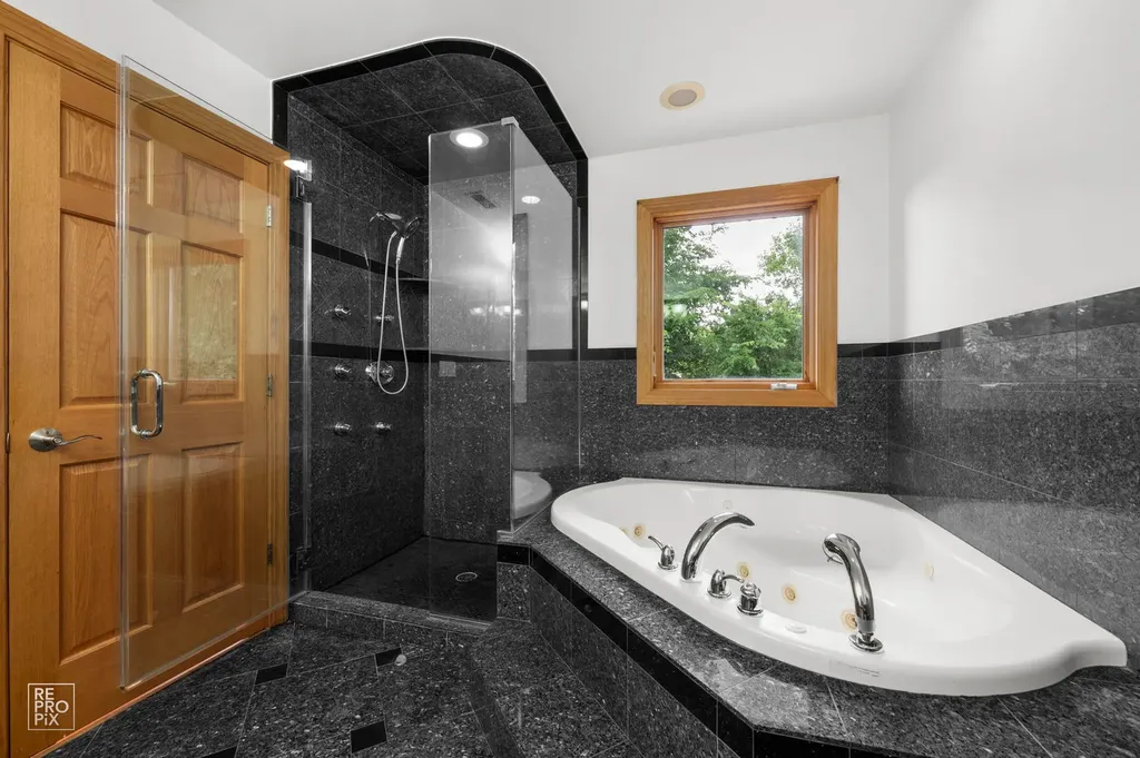 1017 East Red Oak Street Addison IL 60101
