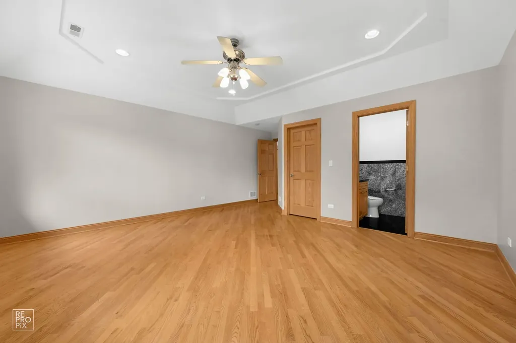 1017 East Red Oak Street Addison IL 60101