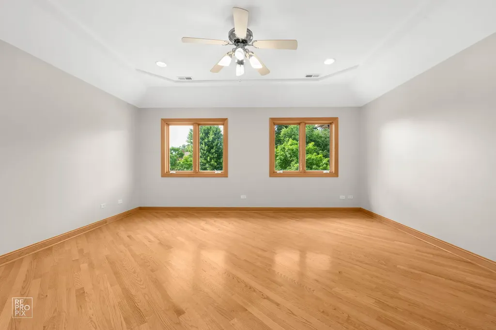 1017 East Red Oak Street Addison IL 60101