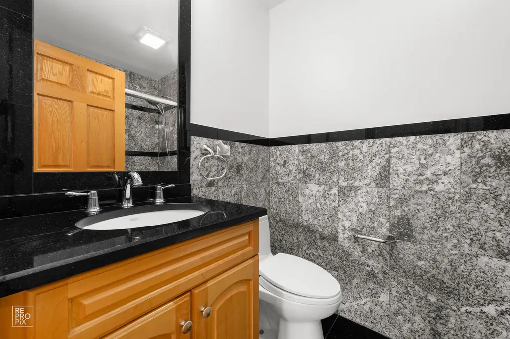 1017 East Red Oak Street Addison IL 60101