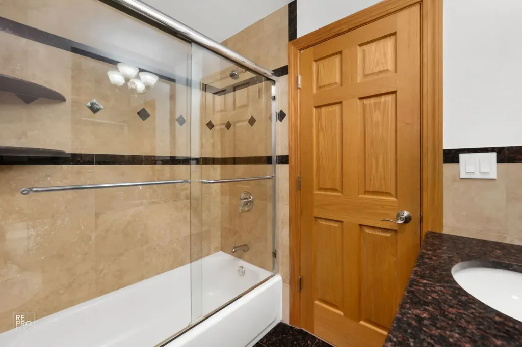 1017 East Red Oak Street Addison IL 60101