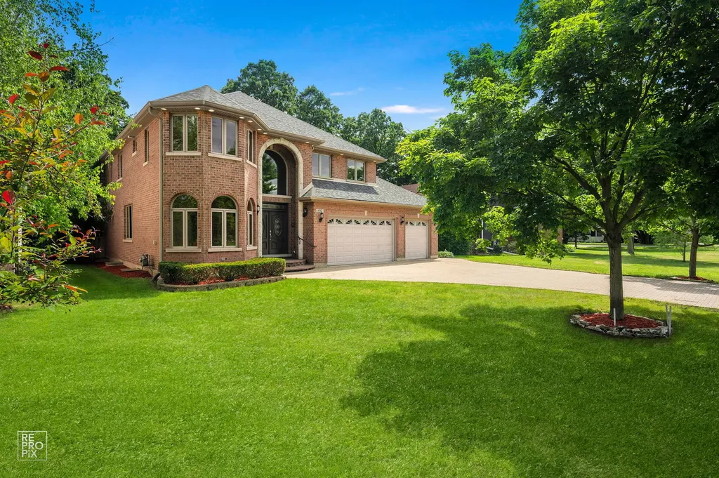 1017 East Red Oak Street Addison IL 60101