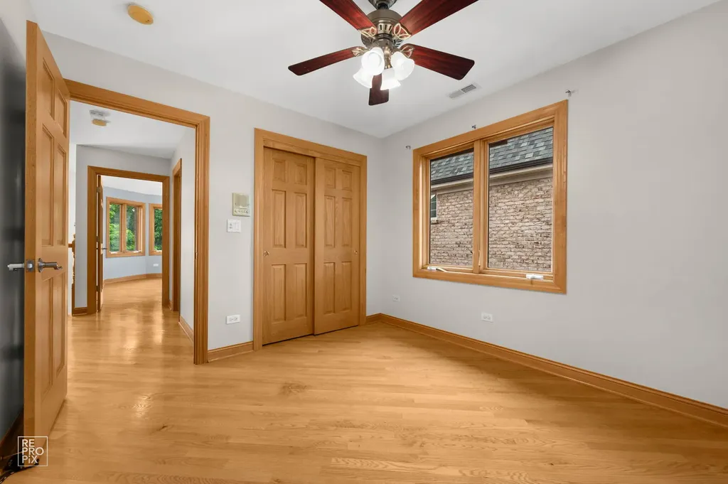 1017 East Red Oak Street Addison IL 60101