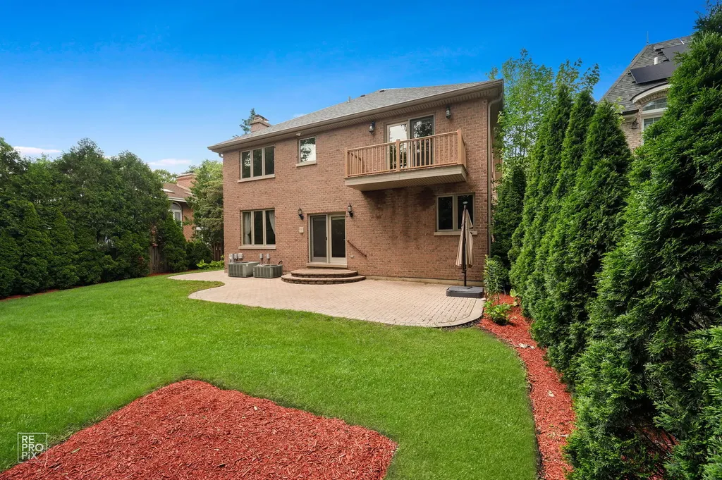 1017 East Red Oak Street Addison IL 60101