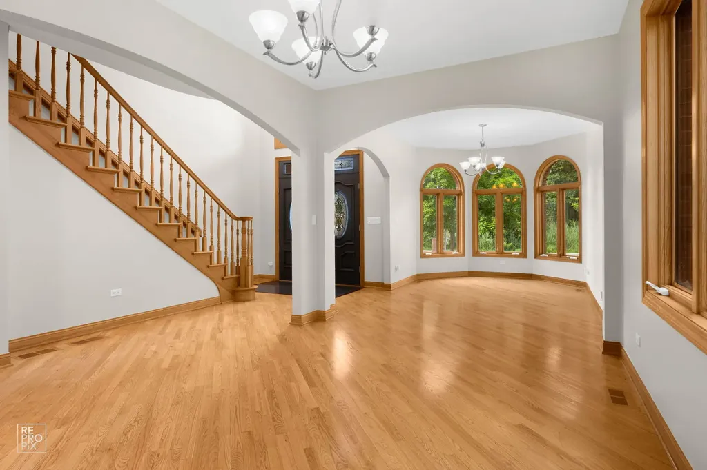 1017 East Red Oak Street Addison IL 60101