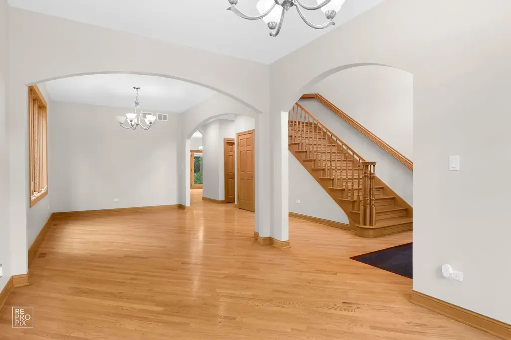 1017 East Red Oak Street Addison IL 60101