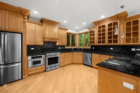 1017 East Red Oak Street Addison IL 60101