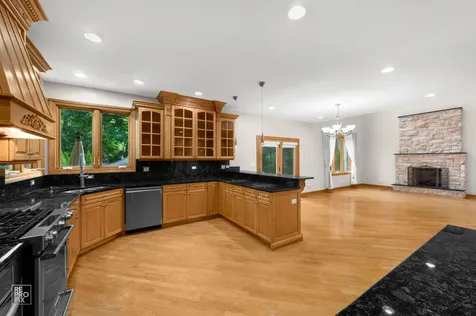 1017 East Red Oak Street Addison IL 60101