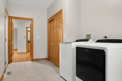 1017 East Red Oak Street Addison IL 60101