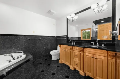 1017 East Red Oak Street Addison IL 60101