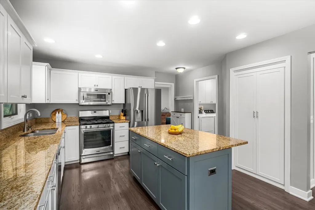 3712 Falkner Drive Naperville IL 60564