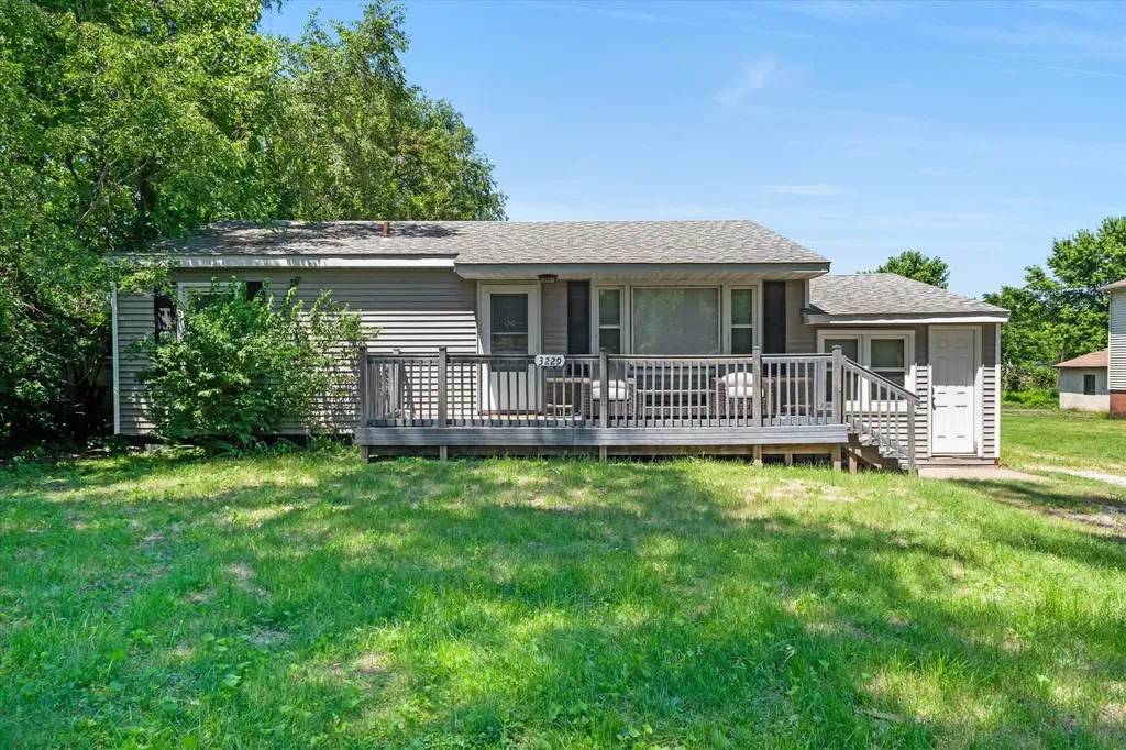 3229 66TH Avenue Moline IL 61265