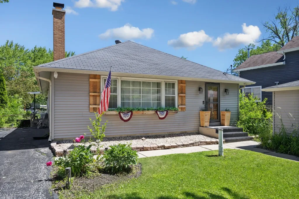26278 West Blackhawk Avenue Ingleside IL 60041