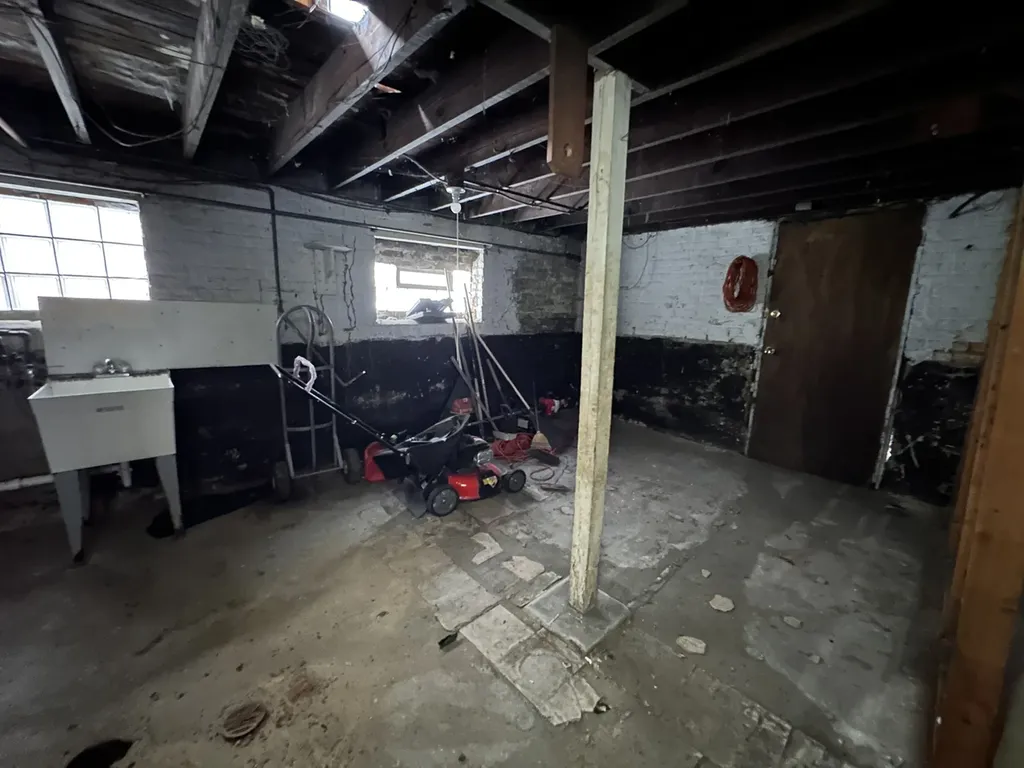 8239 South Kenwood Avenue Chicago IL 60619