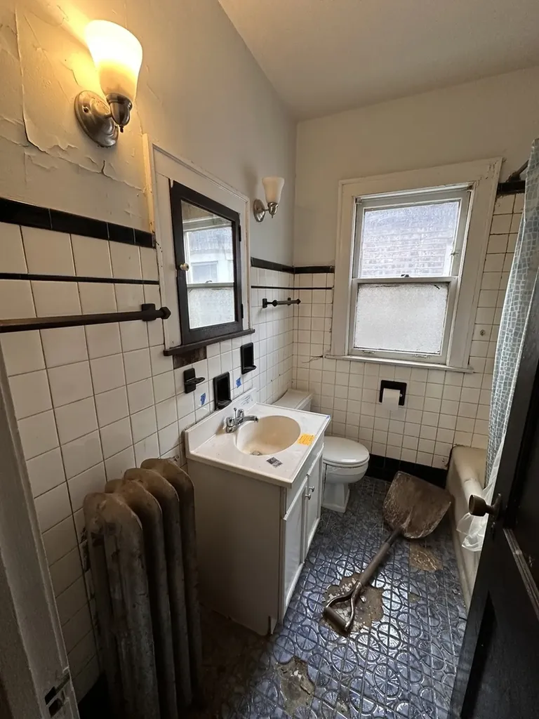 8239 South Kenwood Avenue Chicago IL 60619