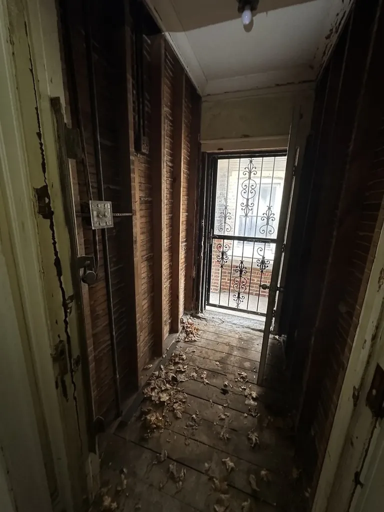 8239 South Kenwood Avenue Chicago IL 60619