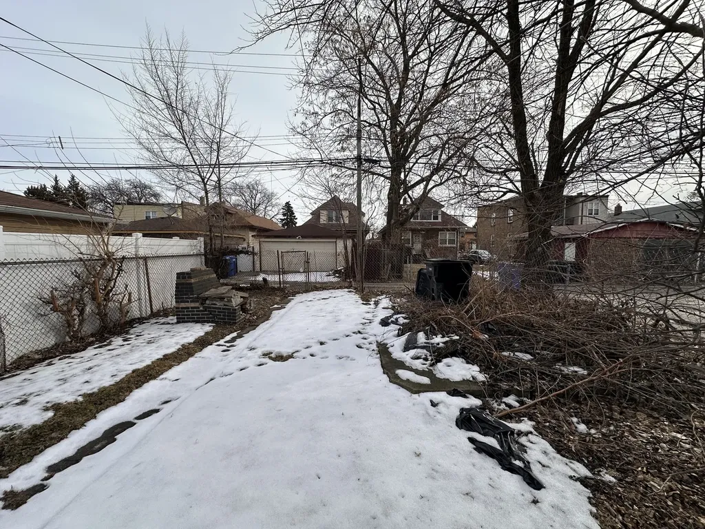8239 South Kenwood Avenue Chicago IL 60619