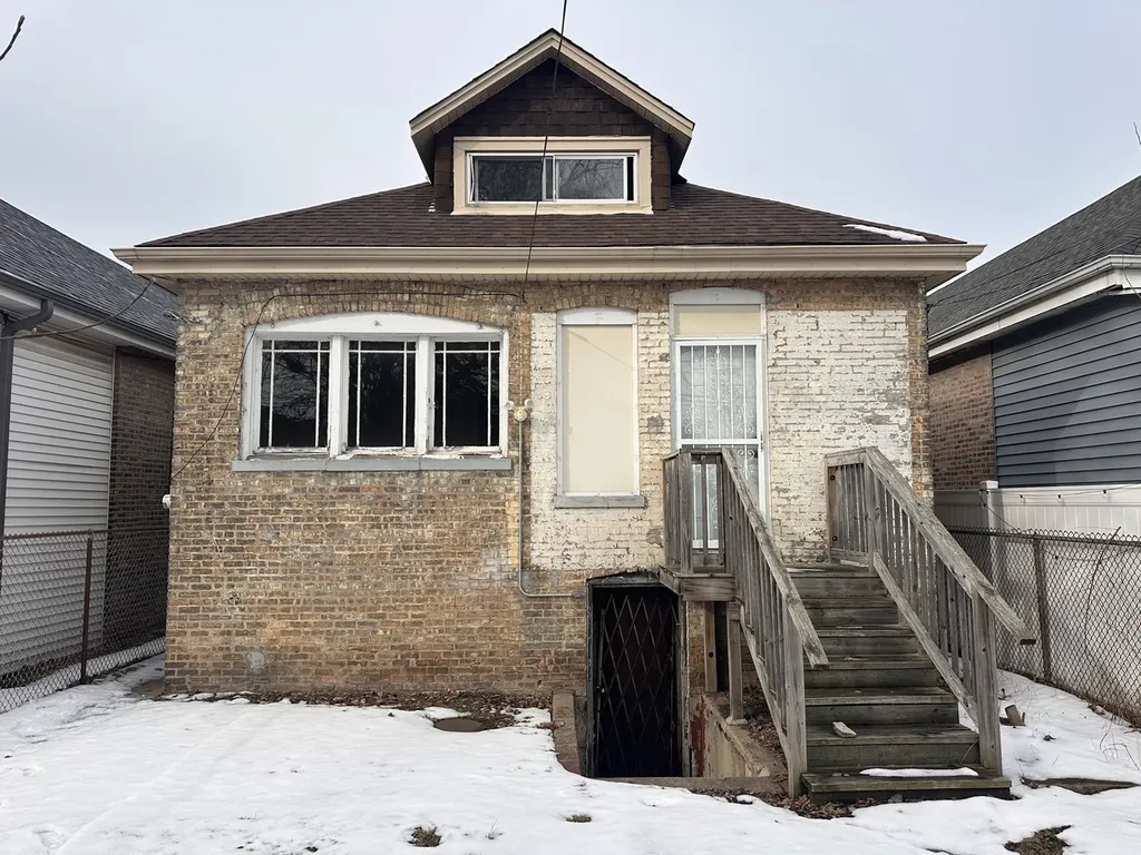8239 South Kenwood Avenue Chicago IL 60619