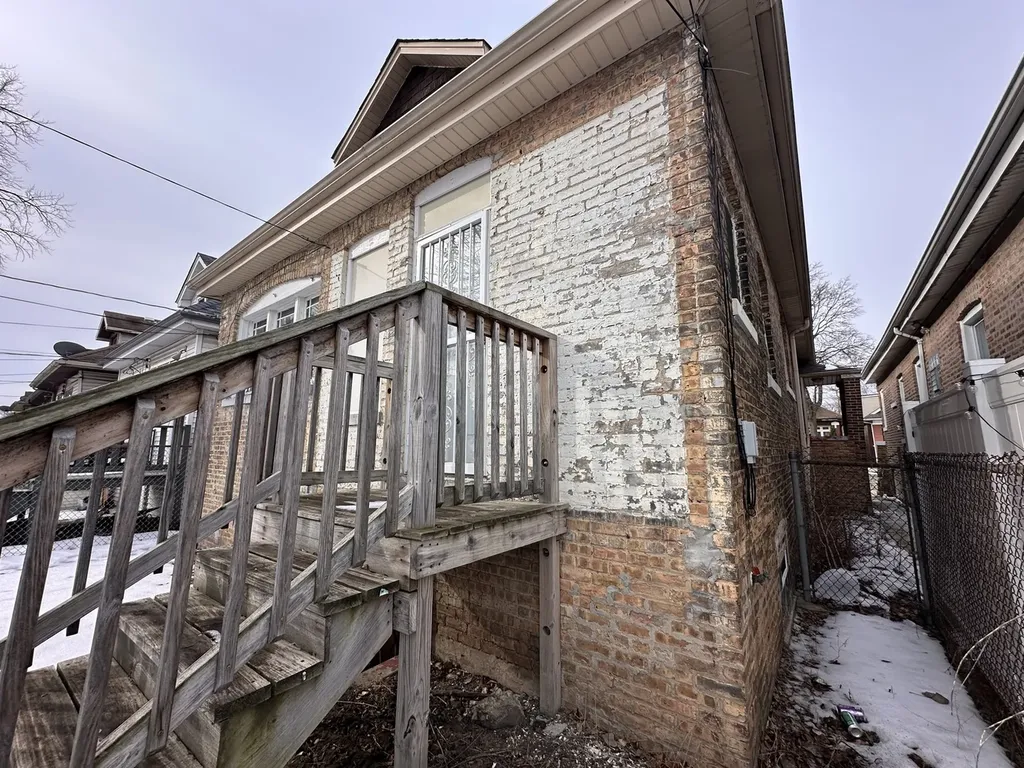 8239 South Kenwood Avenue Chicago IL 60619