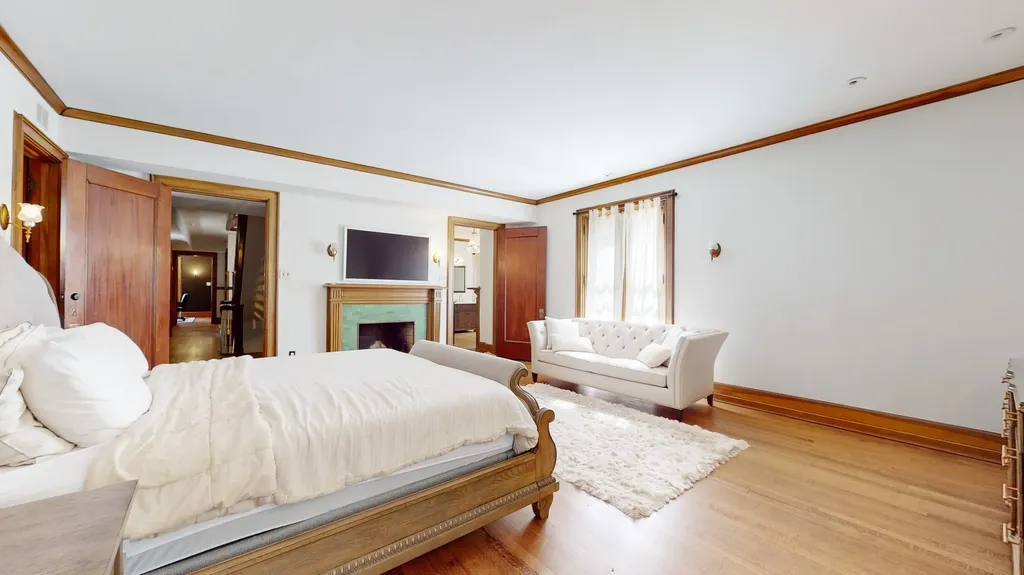 5235 South University Avenue Chicago IL 60615