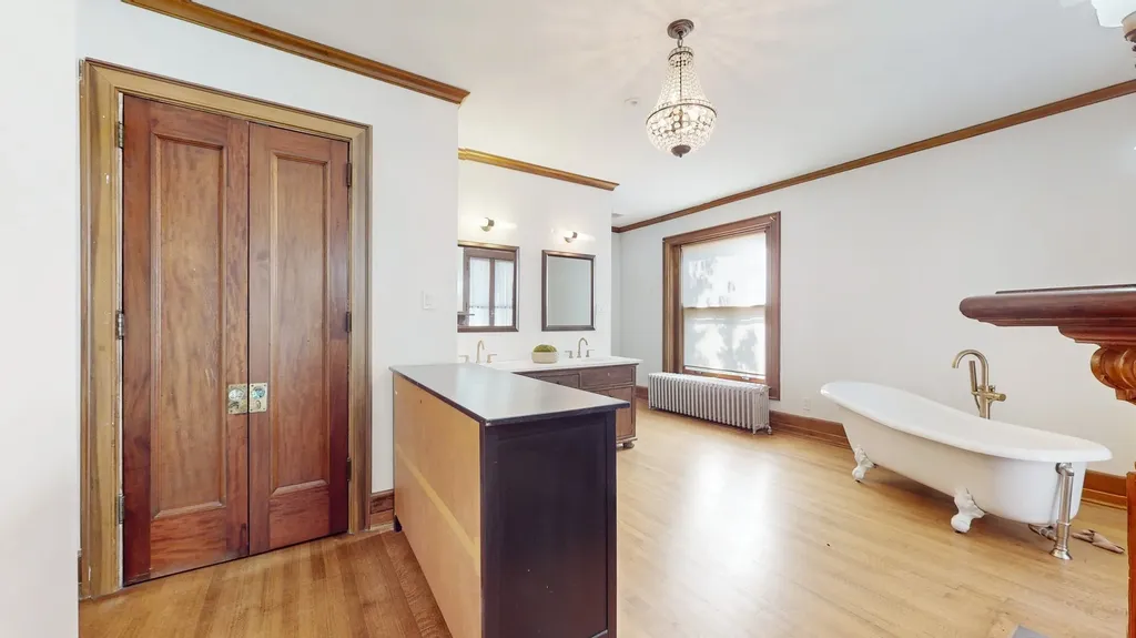 5235 South University Avenue Chicago IL 60615
