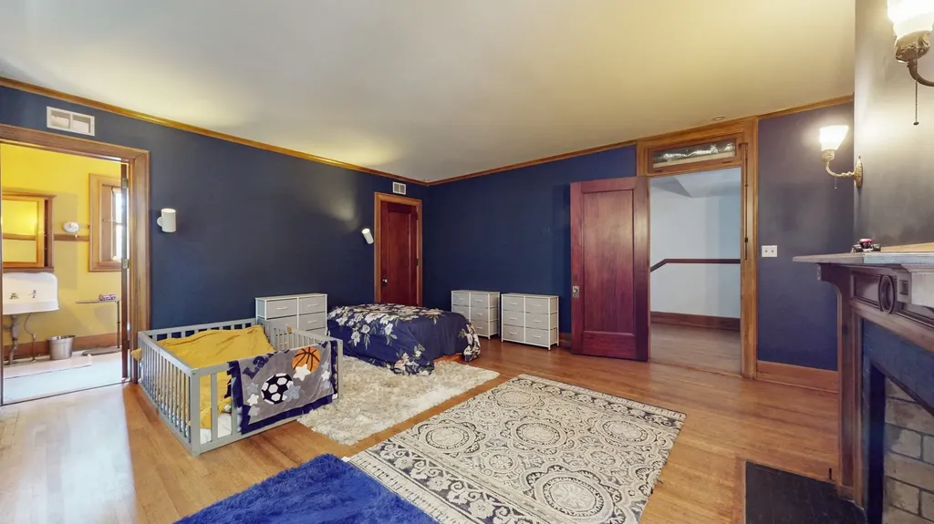 5235 South University Avenue Chicago IL 60615