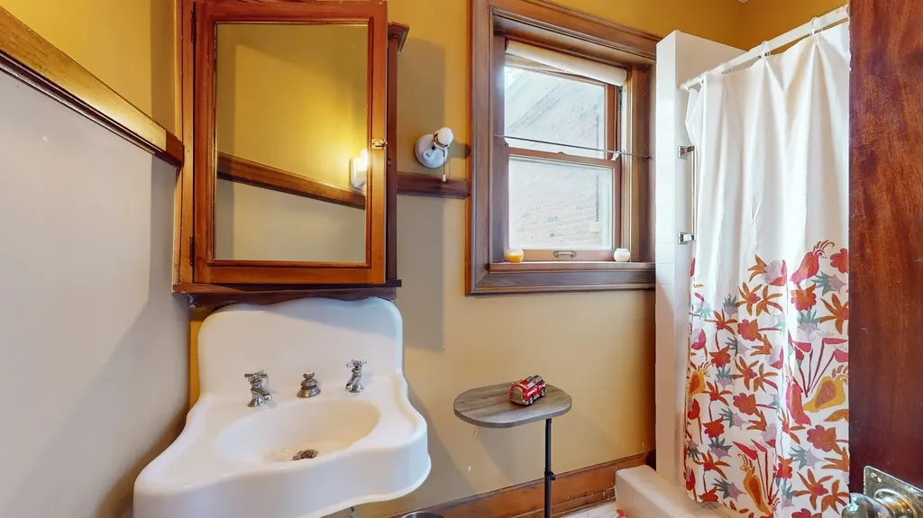 5235 South University Avenue Chicago IL 60615