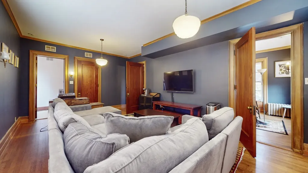 5235 South University Avenue Chicago IL 60615