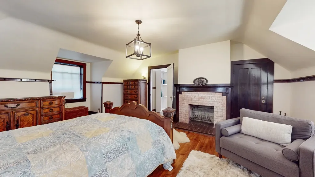 5235 South University Avenue Chicago IL 60615
