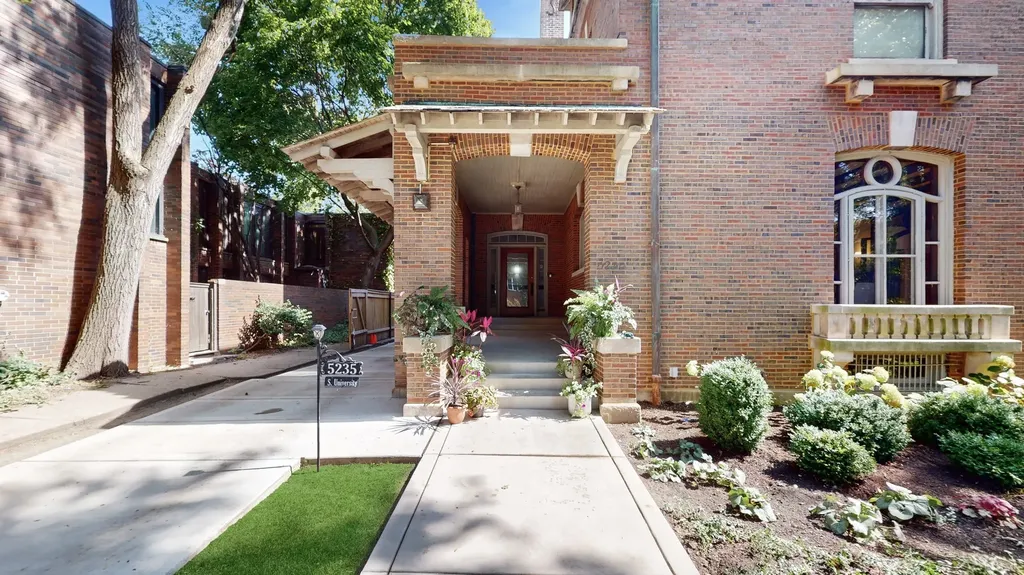 5235 South University Avenue Chicago IL 60615