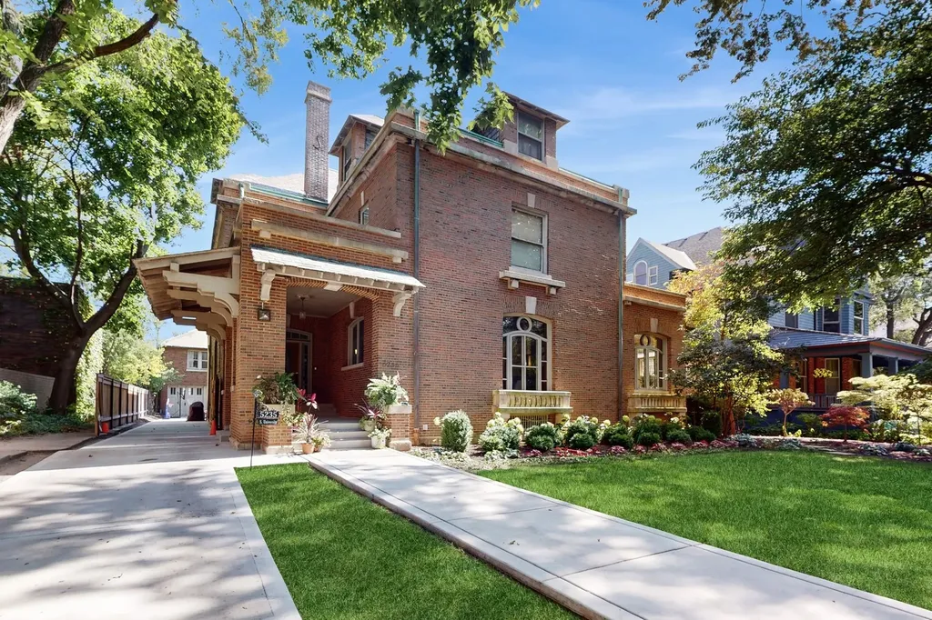 5235 South University Avenue Chicago IL 60615