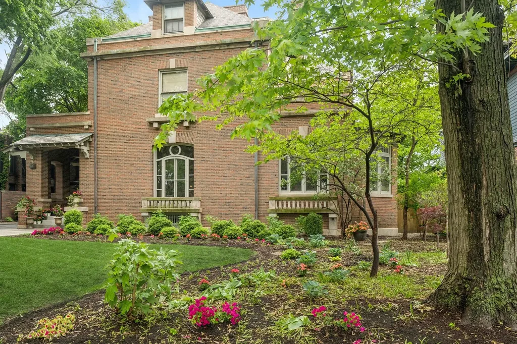 5235 South University Avenue Chicago IL 60615