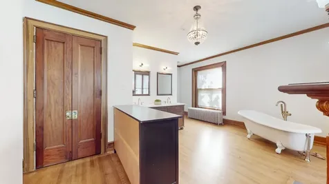 5235 South University Avenue Chicago IL 60615