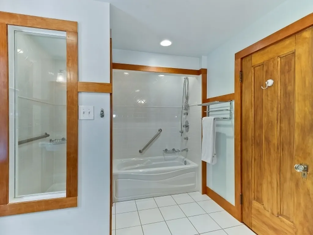 1201 East 56th Street Chicago IL 60637