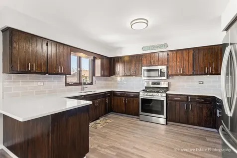 19121 Roy Street Lansing IL 60438