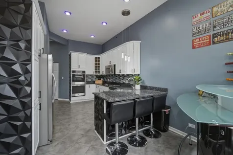 286 Prairie View Lane Wheeling IL 60090