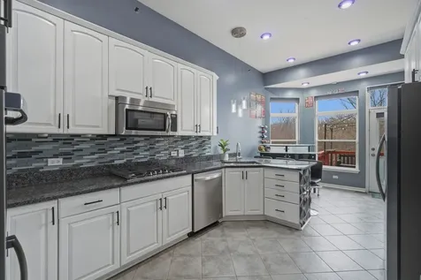 286 Prairie View Lane Wheeling IL 60090