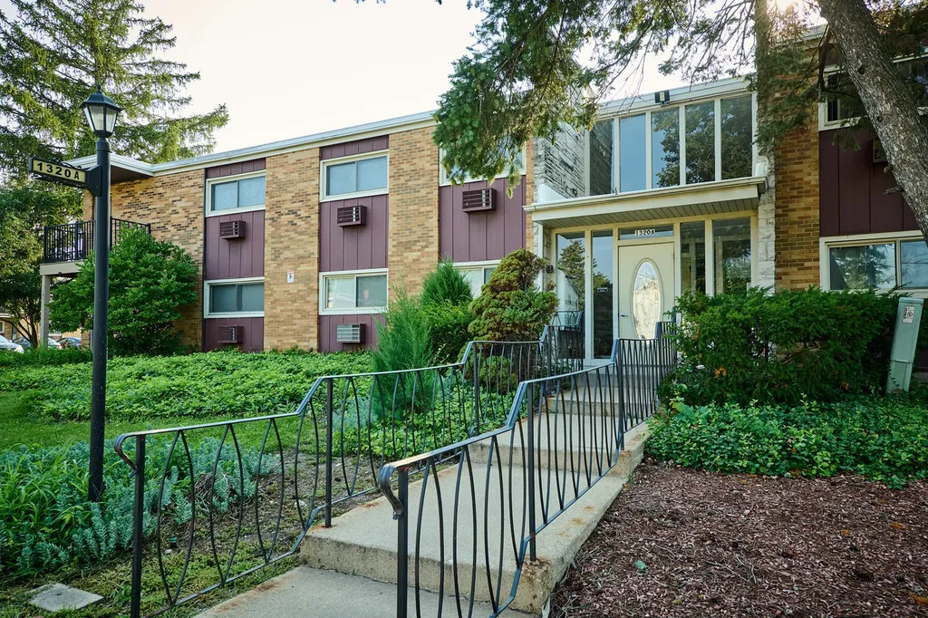 1320A Lore Lane Lombard IL 60148