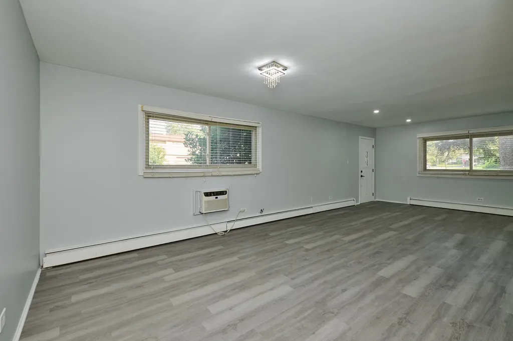 1320A Lore Lane Lombard IL 60148