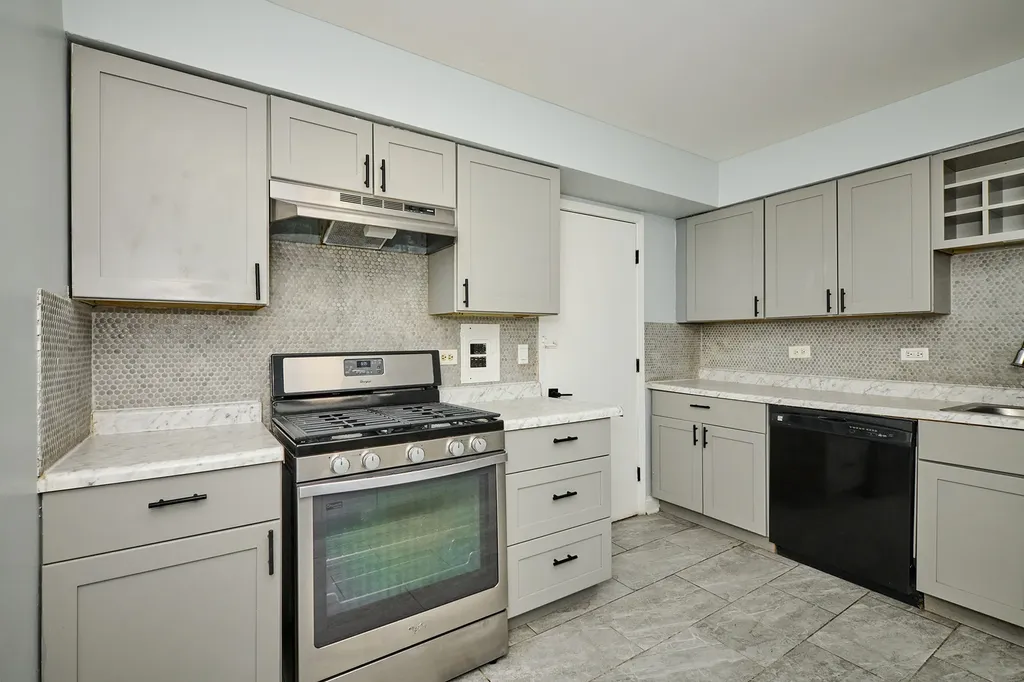 1320A Lore Lane Lombard IL 60148