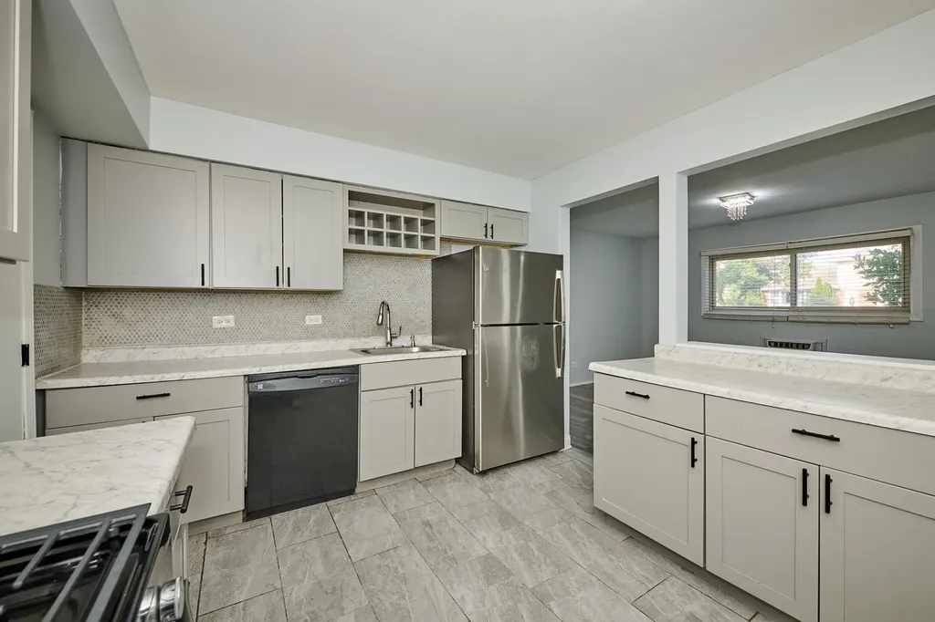 1320A Lore Lane Lombard IL 60148