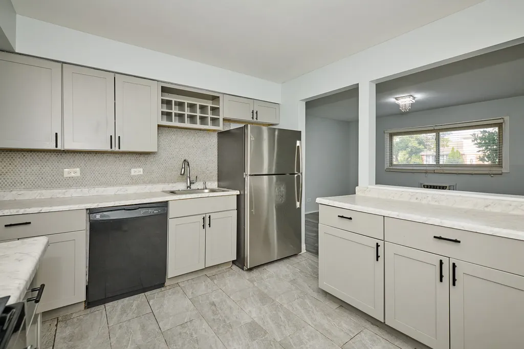 1320A Lore Lane Lombard IL 60148
